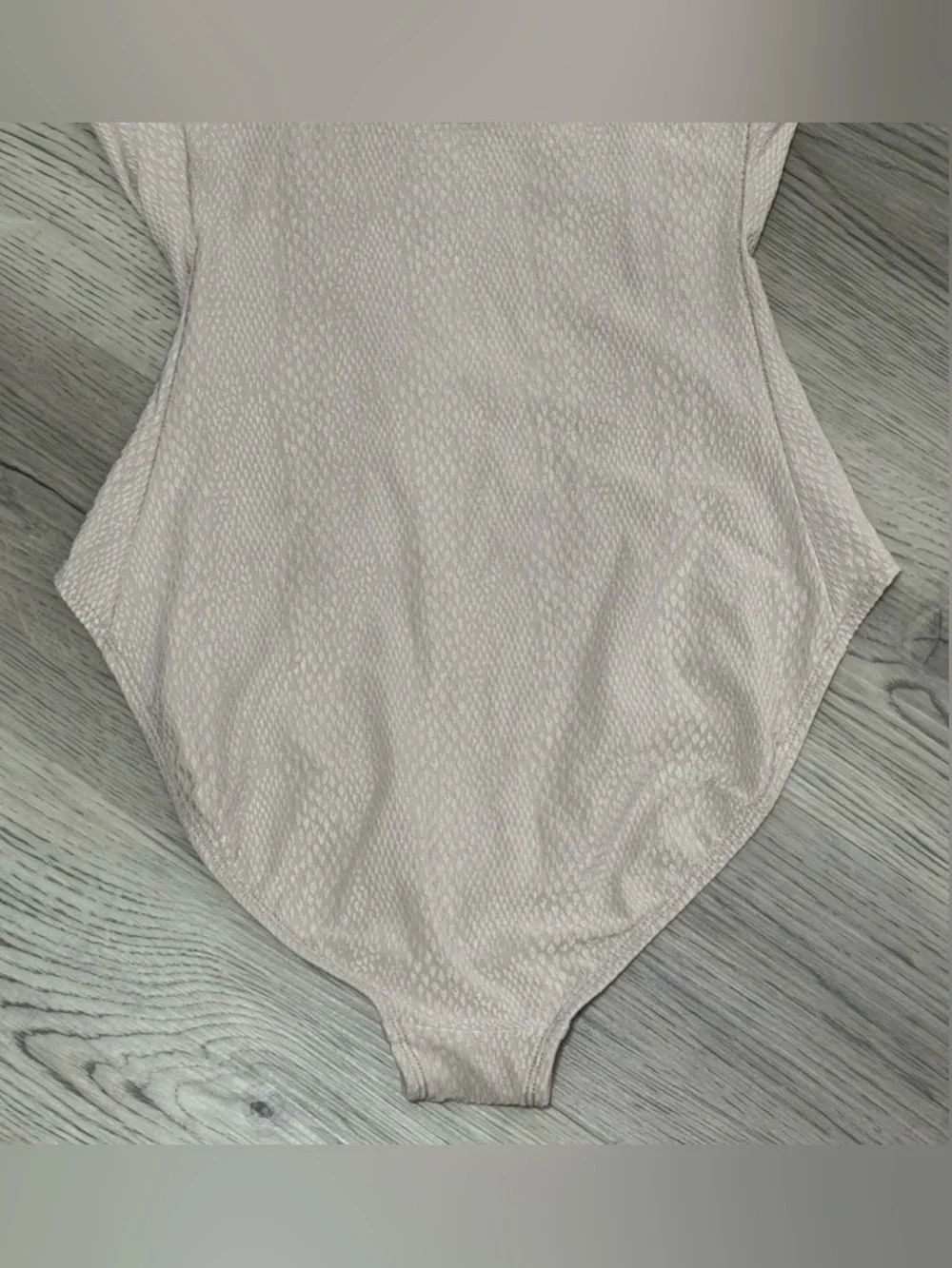 Robin Piccone Blush Beige Plunge Underwire OnePiece Chain Strap Swimsuit 12 $228